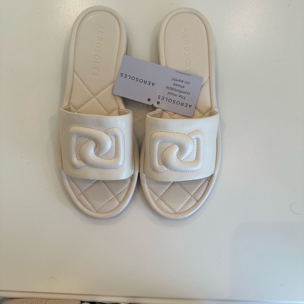 New Aerosoles Jilda  Cream Slide Sandals In Eggnog Leather. Size 8